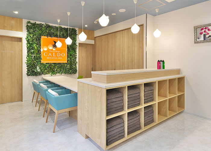 カルド湊川の店舗フロント
